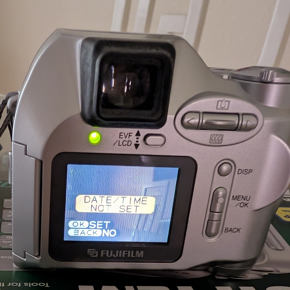 FUJIFILM FINEPIX 2800 MEGAPIXEL 6x OPTICAL ZOOM VIDEO & AUDIO DIGITAL CA… - Picture 14 of 14